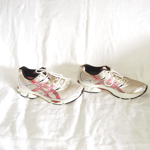 Asics Cumulus 11 red & white athletic shoes - Picture 4 of 7